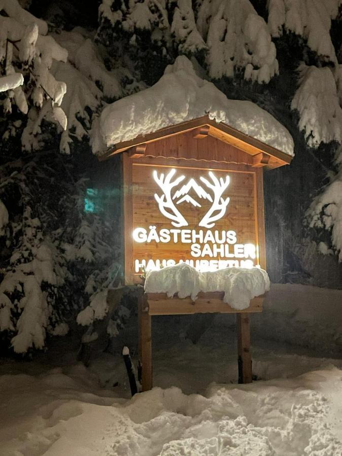 Haus Hubertus - Gaestehaus Sahler Partenen Exteriör bild