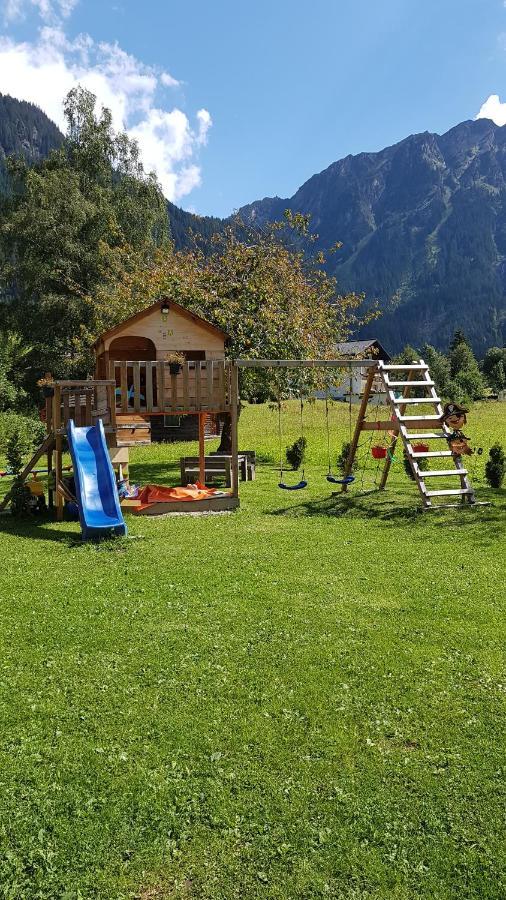 Haus Hubertus - Gaestehaus Sahler Partenen Exteriör bild